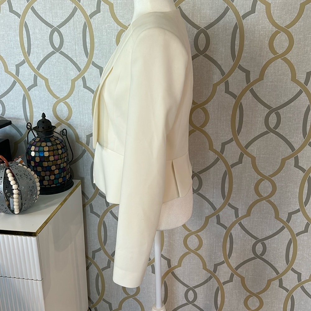 BCBG MAX AZRIA Fitted Blazer - Off white / Beige, Size Medium - Picture 3 of 8